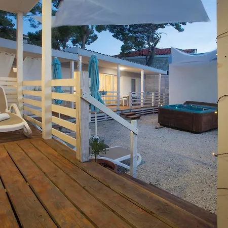 Domek alpejski Beachfront Mobile Homes Village *