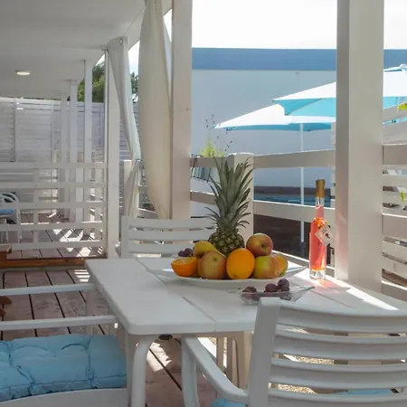 Beachfront Mobile Homes Village Шале *
